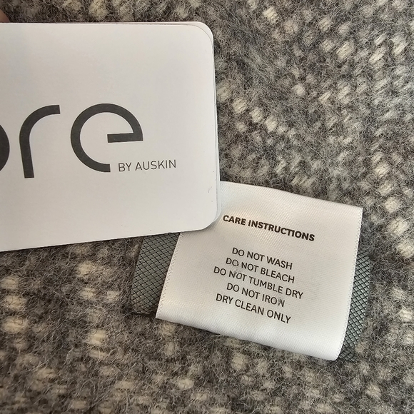 Fibre By Auskin Wool Fringed Throw Blanket - Picture 10 of 14